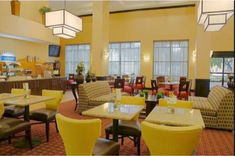Holiday Inn Express & Suites Miami Kendall By Ihg Country Walk Esterno foto